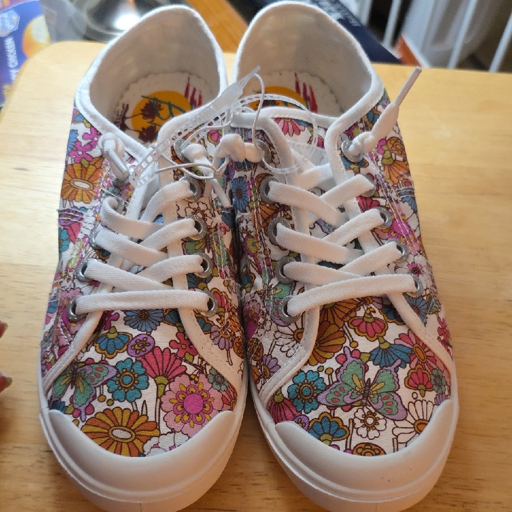 Malibu White Sneakers Classic Canvas Style